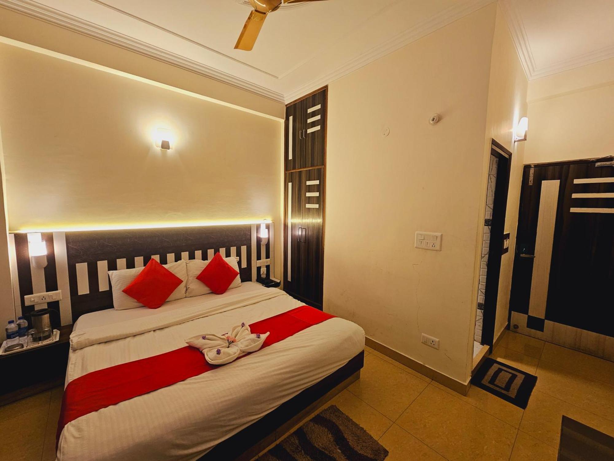 Hotel Kasauli View !! Balcony Rooms ! Terrace ! Restaurant ! Main Highway ! Garden !! Esterno foto