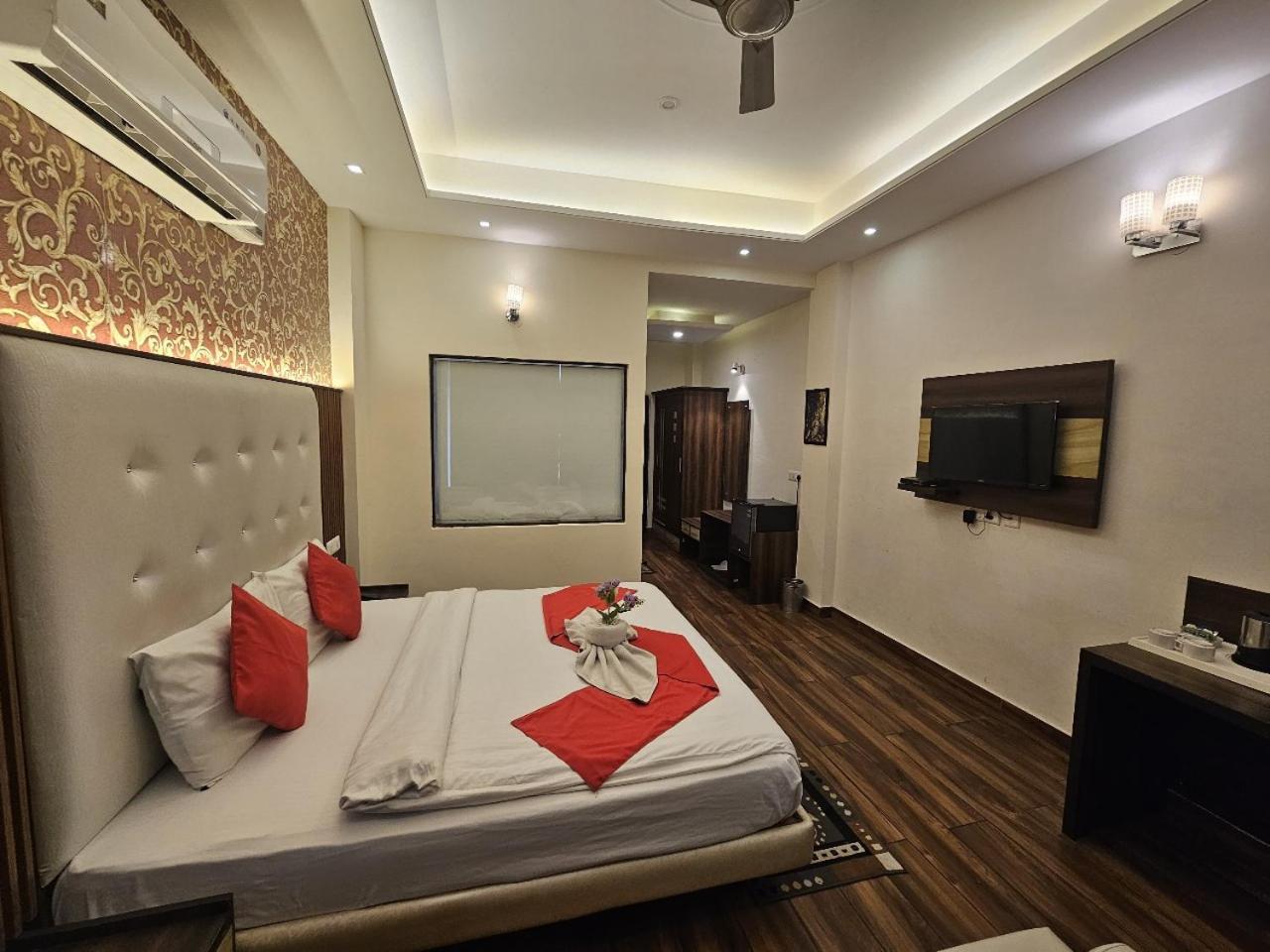 Hotel Kasauli View !! Balcony Rooms ! Terrace ! Restaurant ! Main Highway ! Garden !! Esterno foto